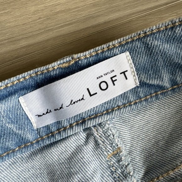 ANN TAYLOR LOFT WOMEN'S LIGHT WASH DISTRESSED STRAIGHT CROP BLUE JEANS SIZE 26/2 - Picture 2 of 10